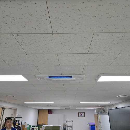 <span>교육시설</span><p>함평영화학교 35대 설치하였습니다.</p>